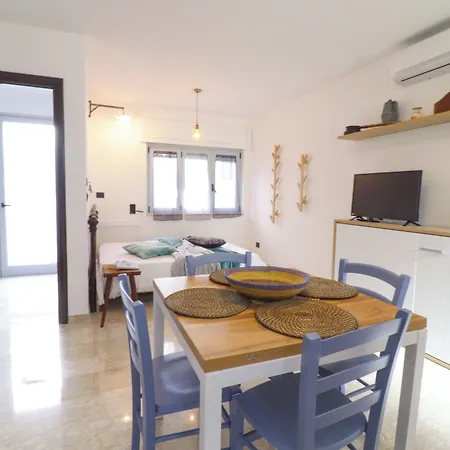 Casa Malika Space, Comfort Mediterranean Charm In The Heart Of Lägenhet Otranto